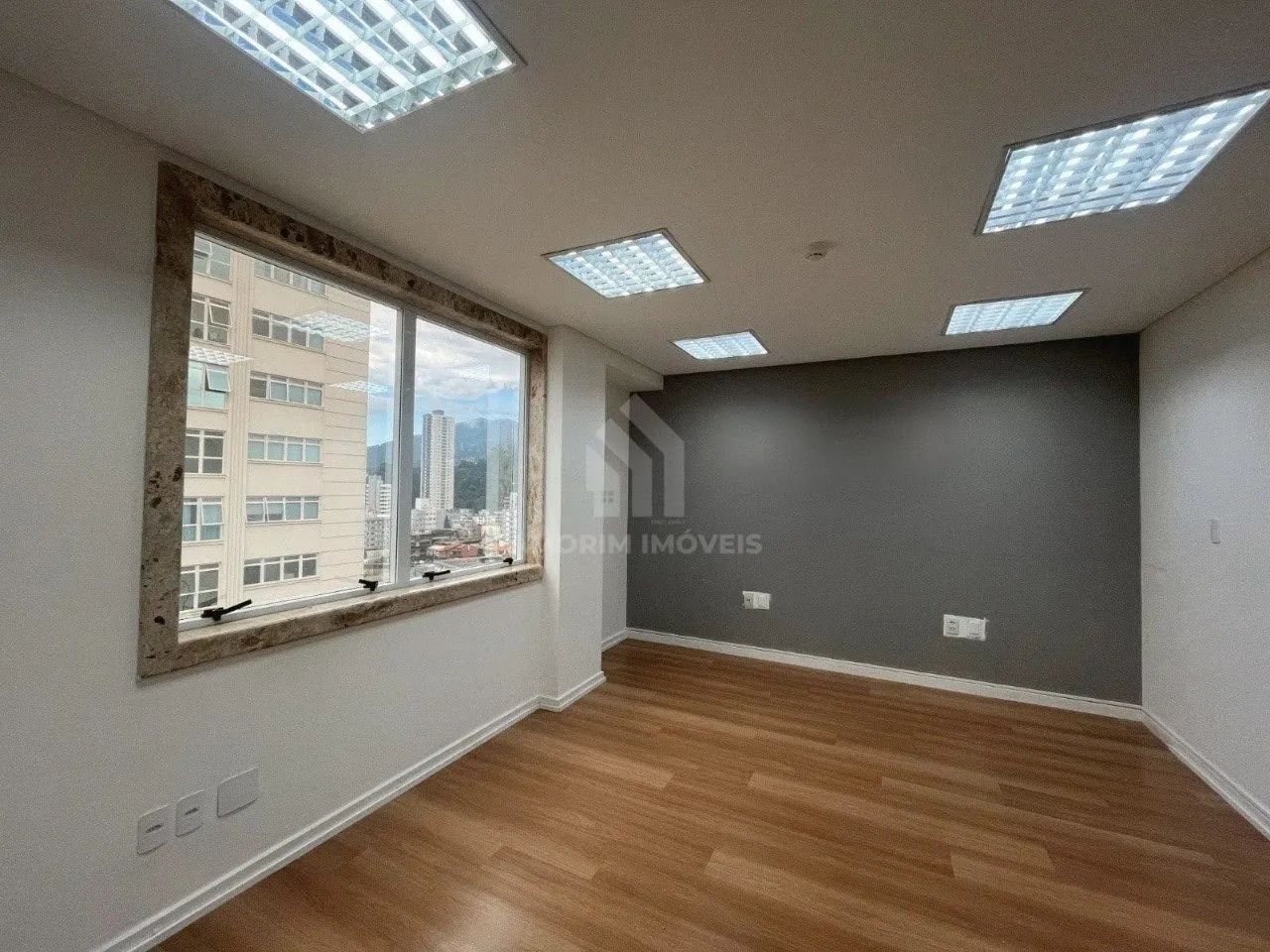 SALA COMERCIAL EM LOCALIZAÇÃO PRIVILEGIADA DE ITAJAÍ