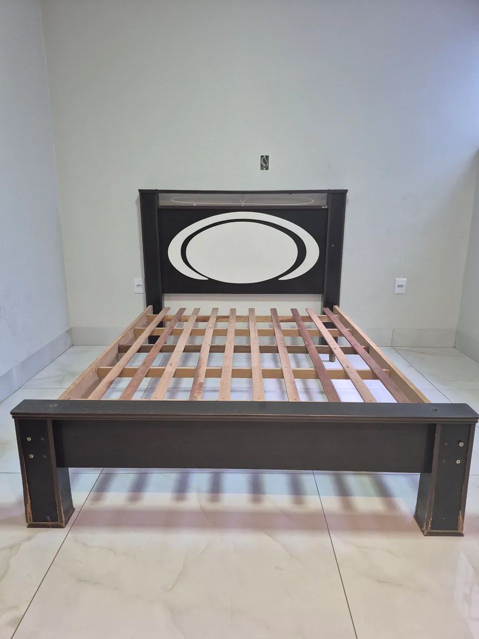 Cama de casal usada