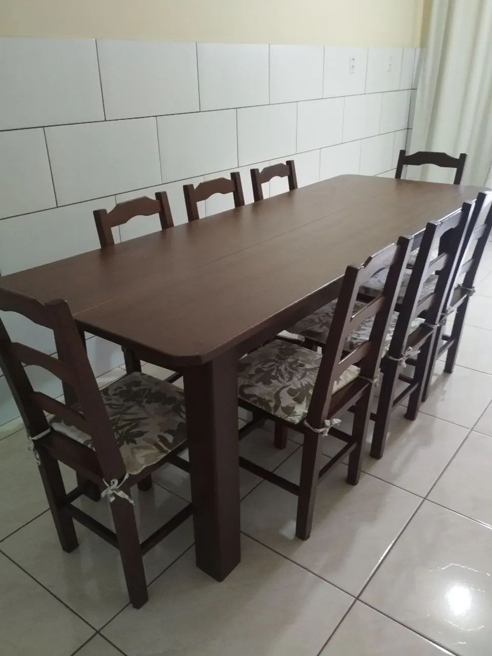 Mesa de madeira maciça 8 cadeiras