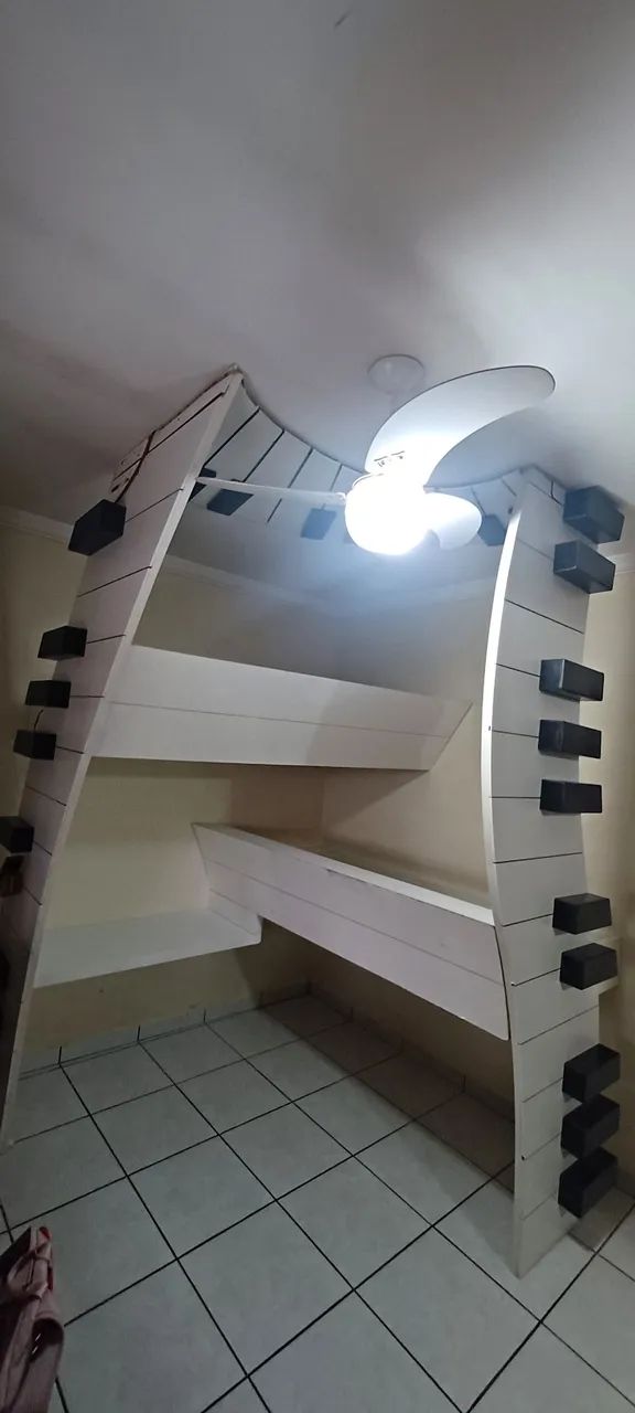 ? BELICHE EM FORMATO DE PIANO COM ESCRIVANINHA