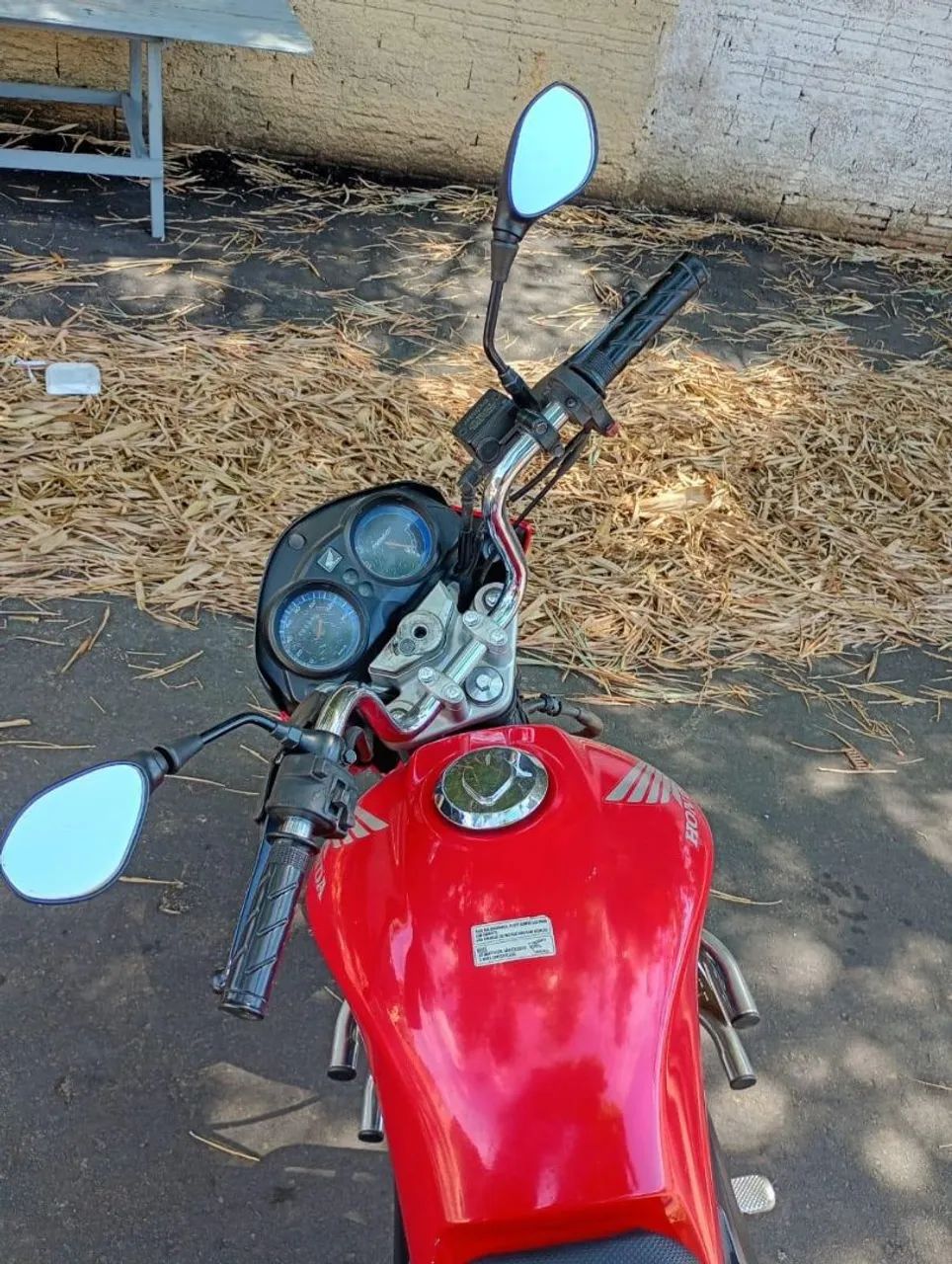 Moto titã
