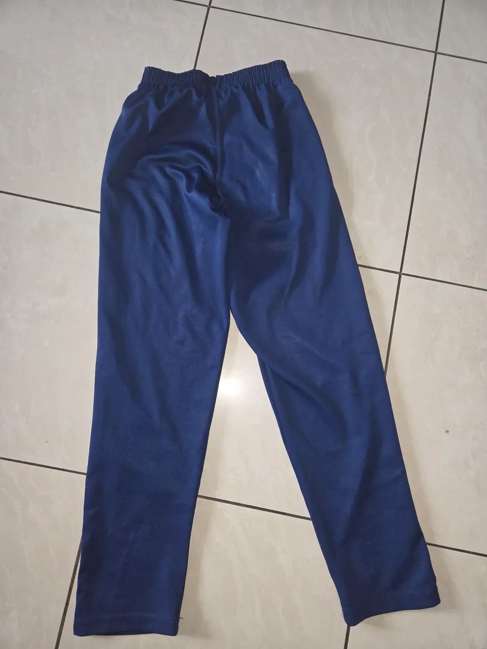 Calça colégio Vila - Usada apenas 4 meses - Ótimo estado  - Foto 3