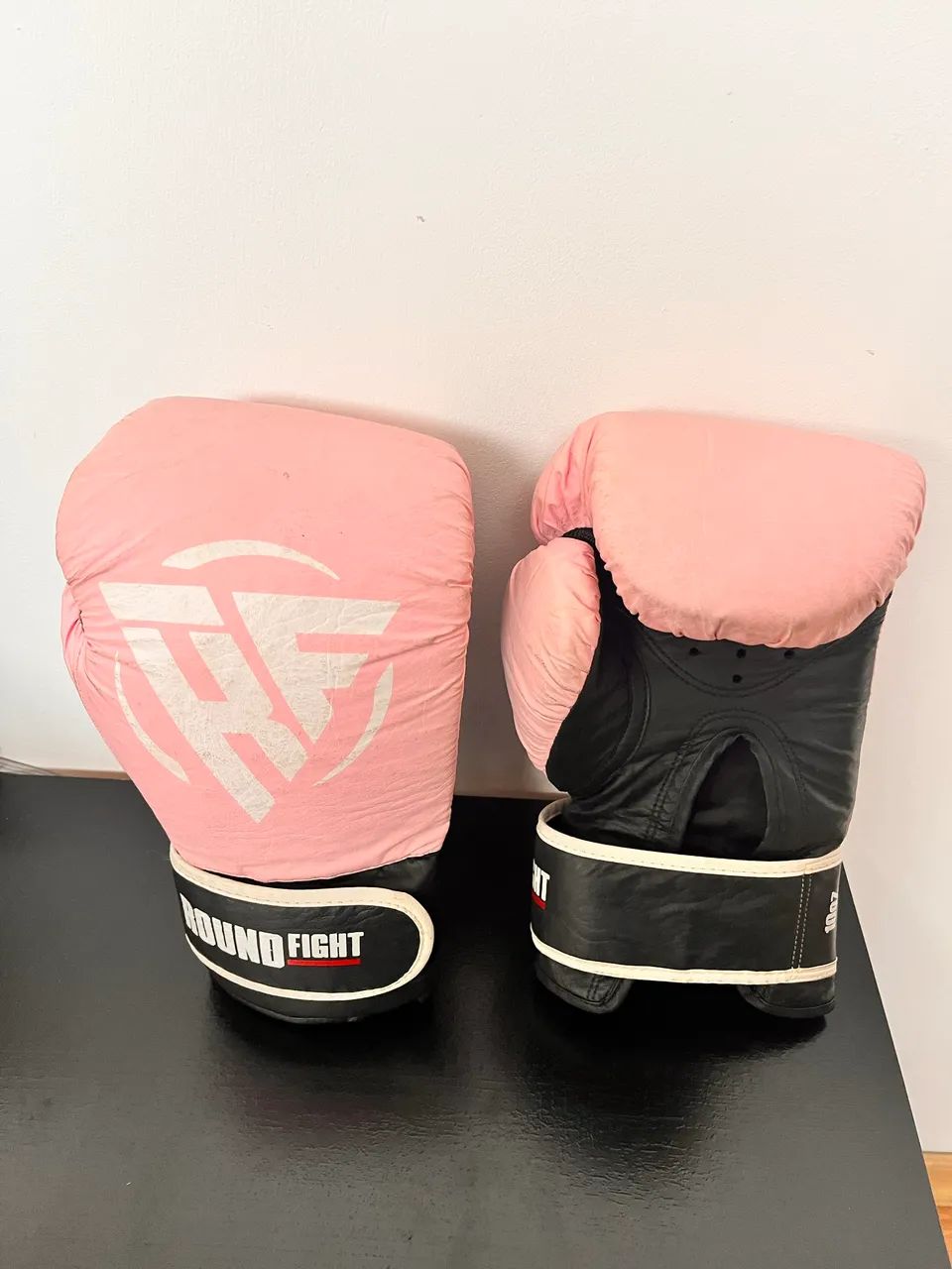 Luva de Boxe Muay Thai Round Fight 10oz Rosa - Foto 2
