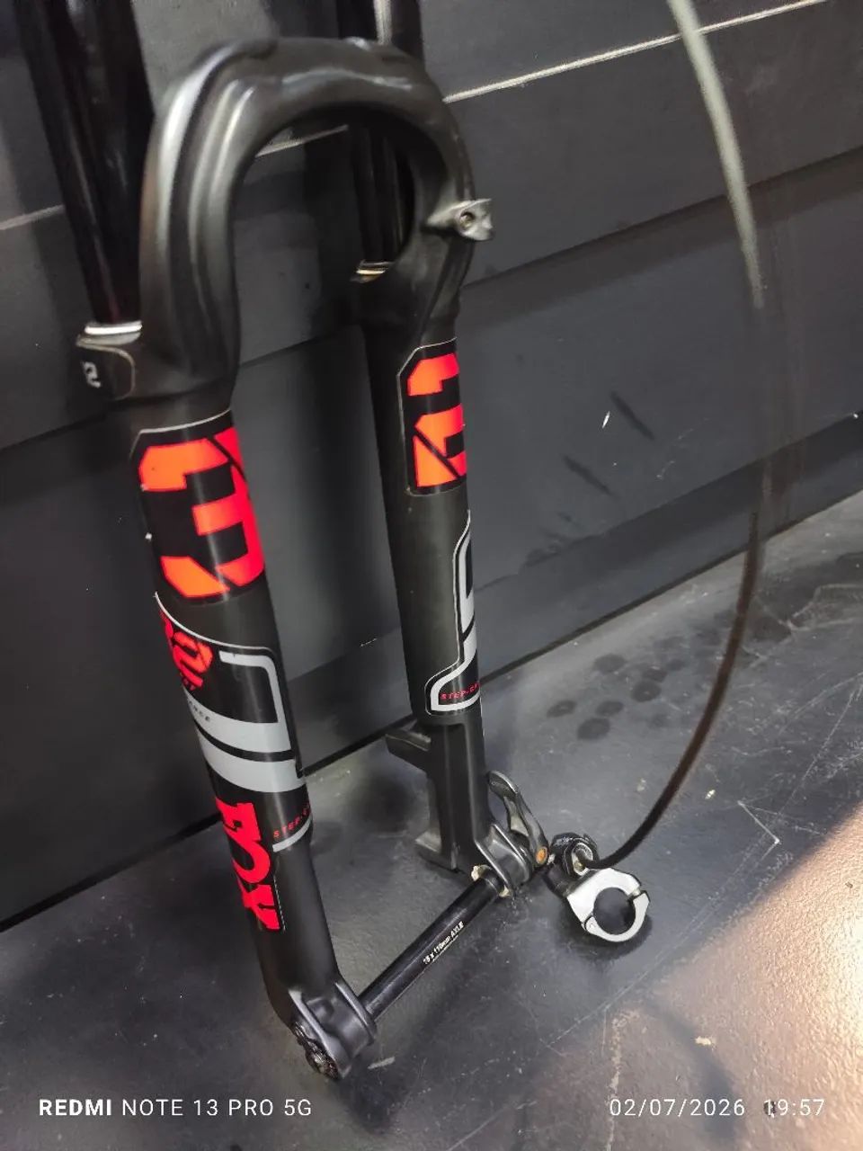 Suspensão FOX 32 step-cast a ar aro 29  - Foto 4