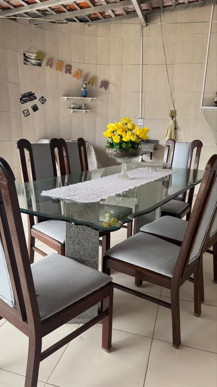 ? MESA DE JANTAR COM 6 CADEIRAS À VENDA