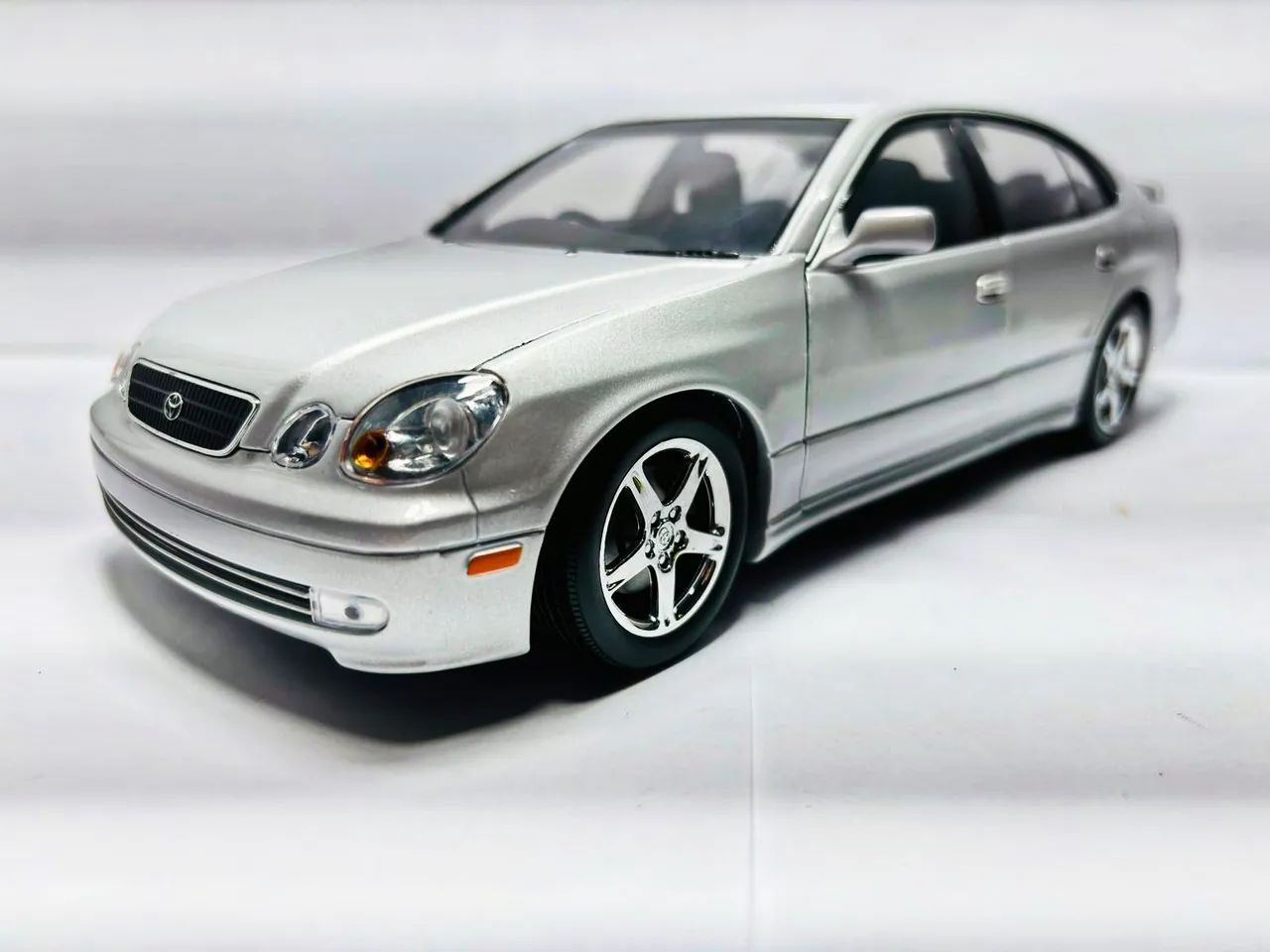Miniatura Toyota Aristo V300 1/18