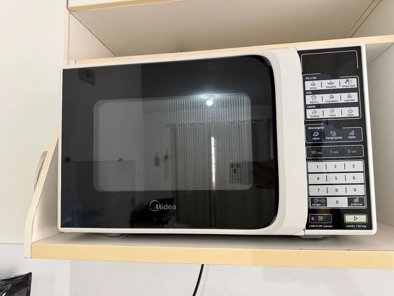 Microondas Midea 20L