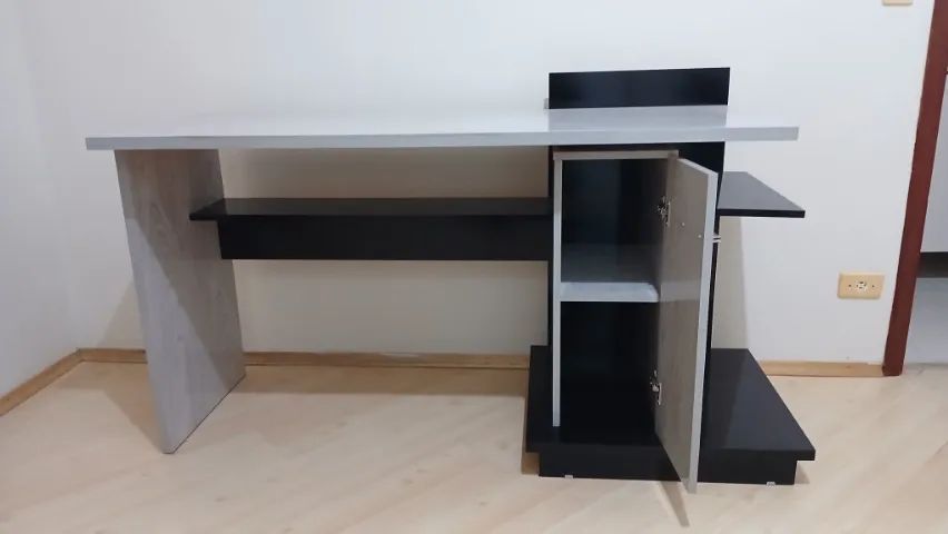 MESA PARA PC E NOTEBOOK COM ARMÁRIO INTEGRADO