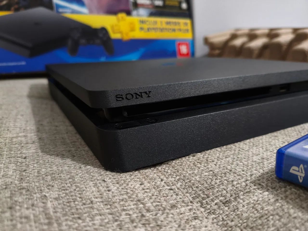 Vendo Ps4 Slim 1TB na caixa completo - Foto 3
