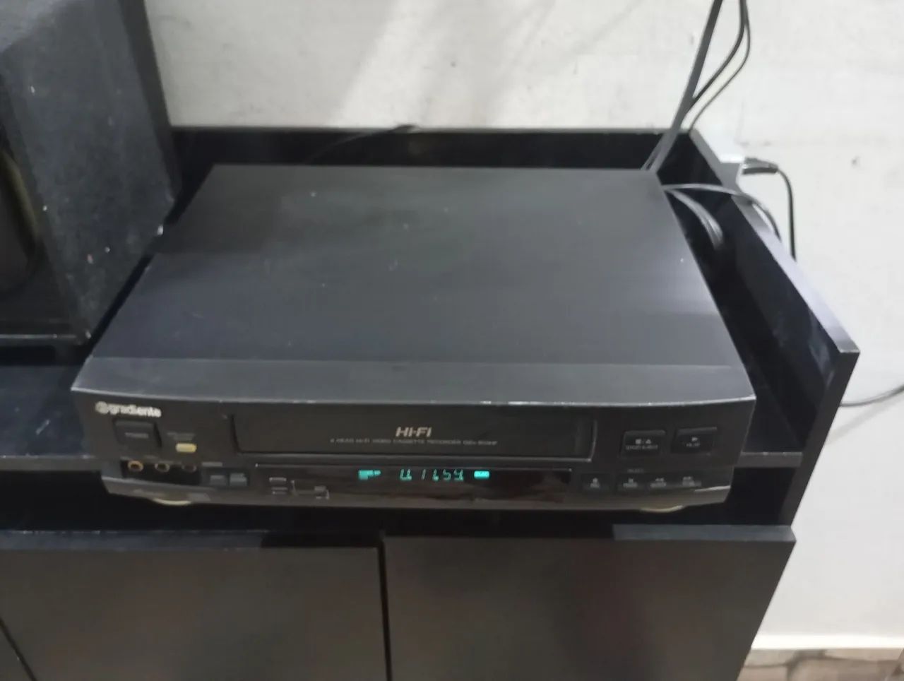 Vídeo cassete Gradiente estéreo não tem controle