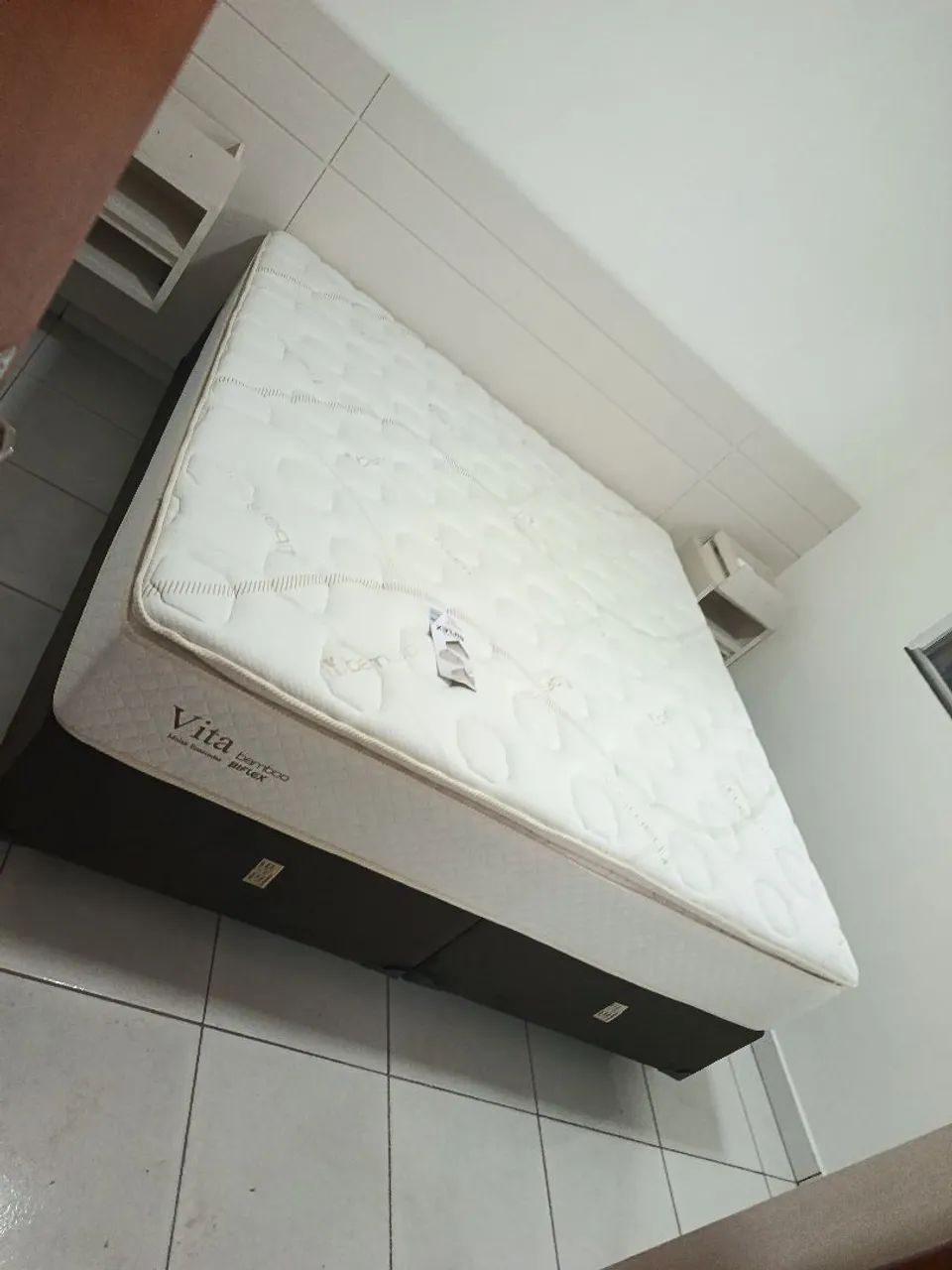 Cama super King com colchão confortável alto e de espuma de 33