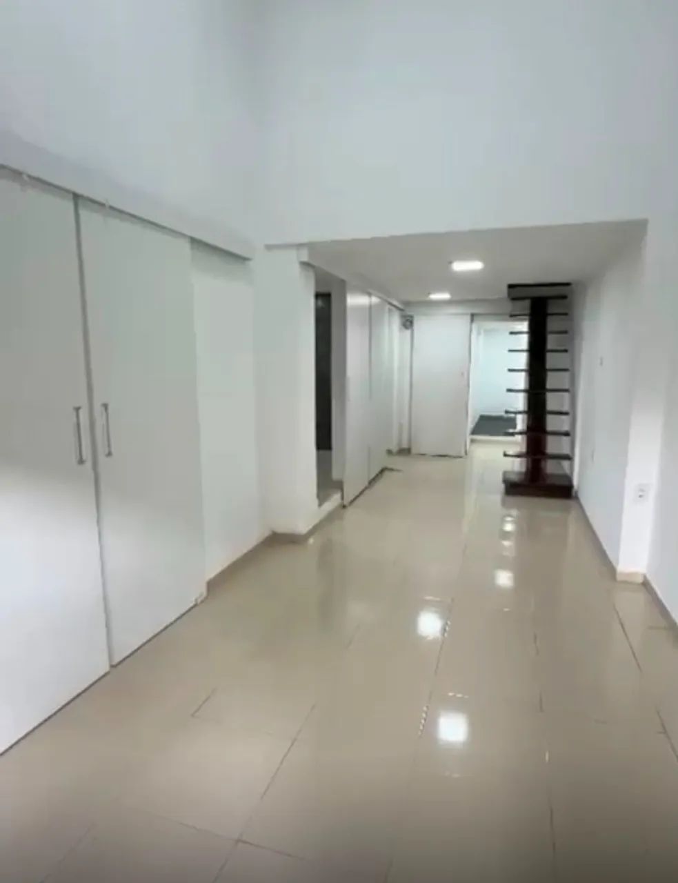 Alugo Ponto Comercial Com 2 Pavimentos na José Malcher  - Foto 2