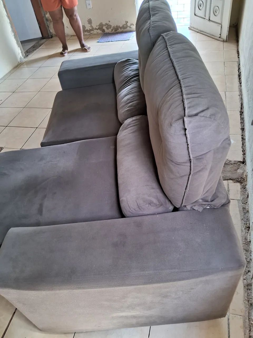 Sofá 2 Lugares Retrátil - Cinza Escuro, Muito Conservado - Foto 4