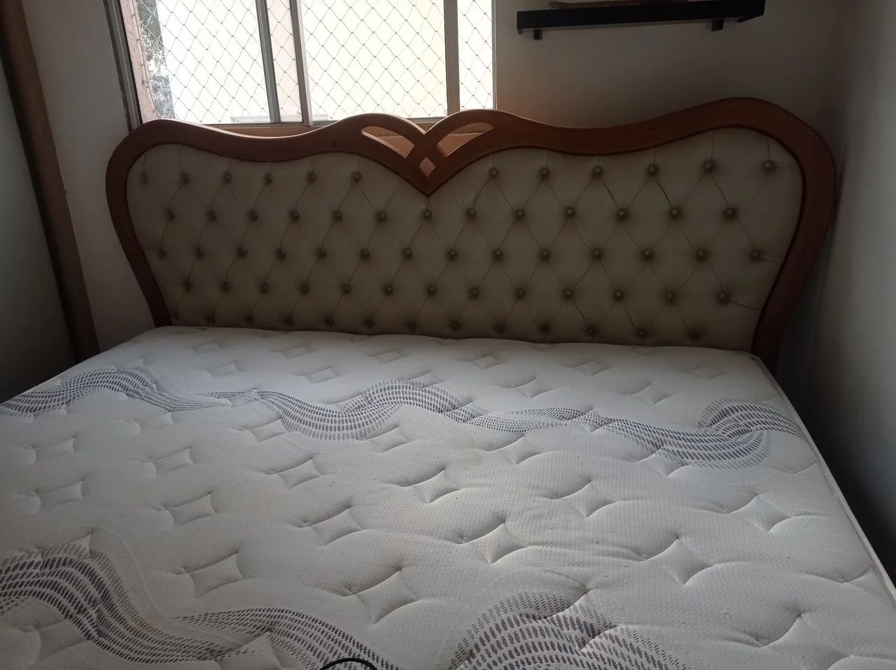 Vende-se cama casal com colchão 