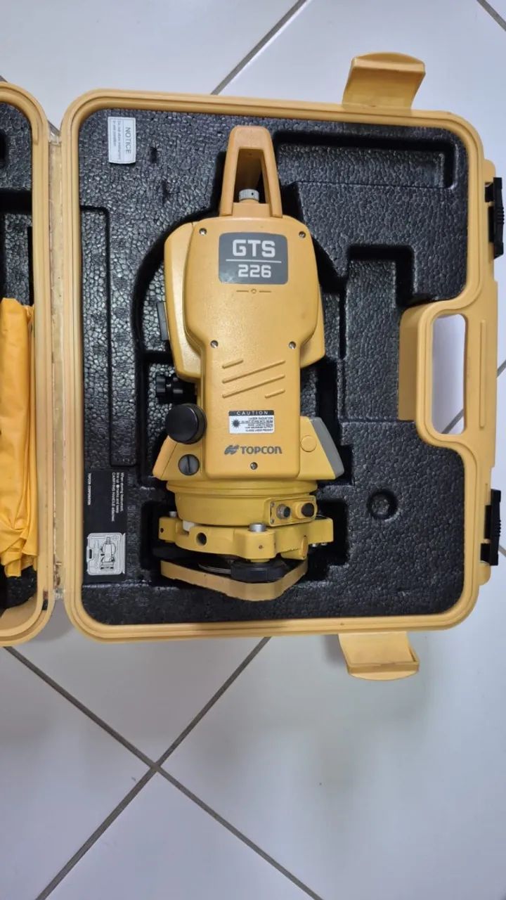 Estação total Topcon 226