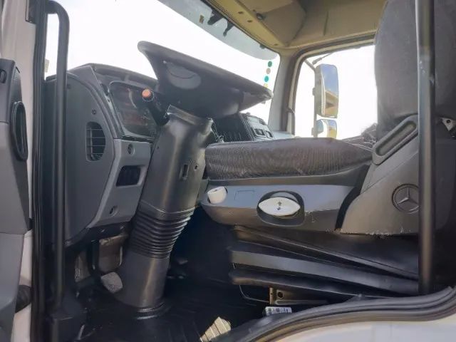  Mb atego 2425 6x2 bau 2012 - Foto 4