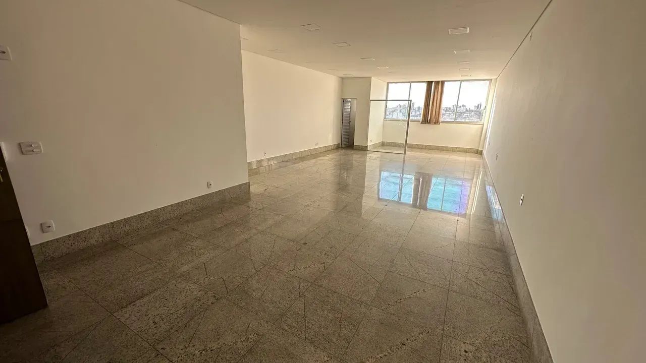 ALUGA-SE IMÓVEL COMERCIAL  RUA PADRE EUSTÁQUIO |