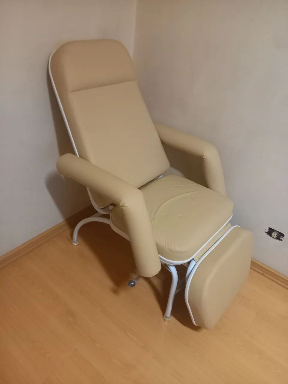 Poltrona de repouso . Várias posições de descanso  . Novinha, quase sem uso - Foto 3