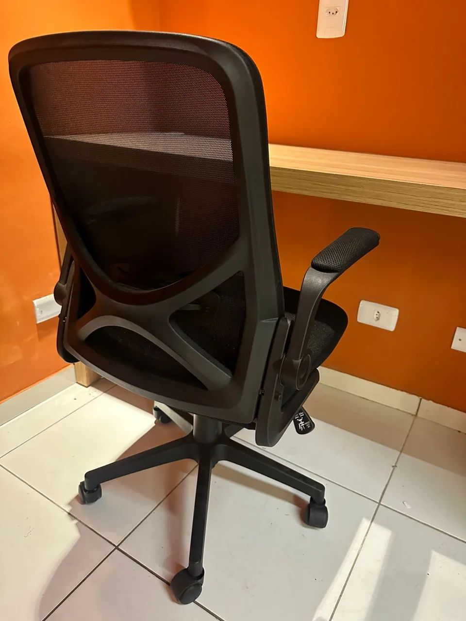 Cadeira de Escritório - Confortável e em  estado de nova  - Foto 2