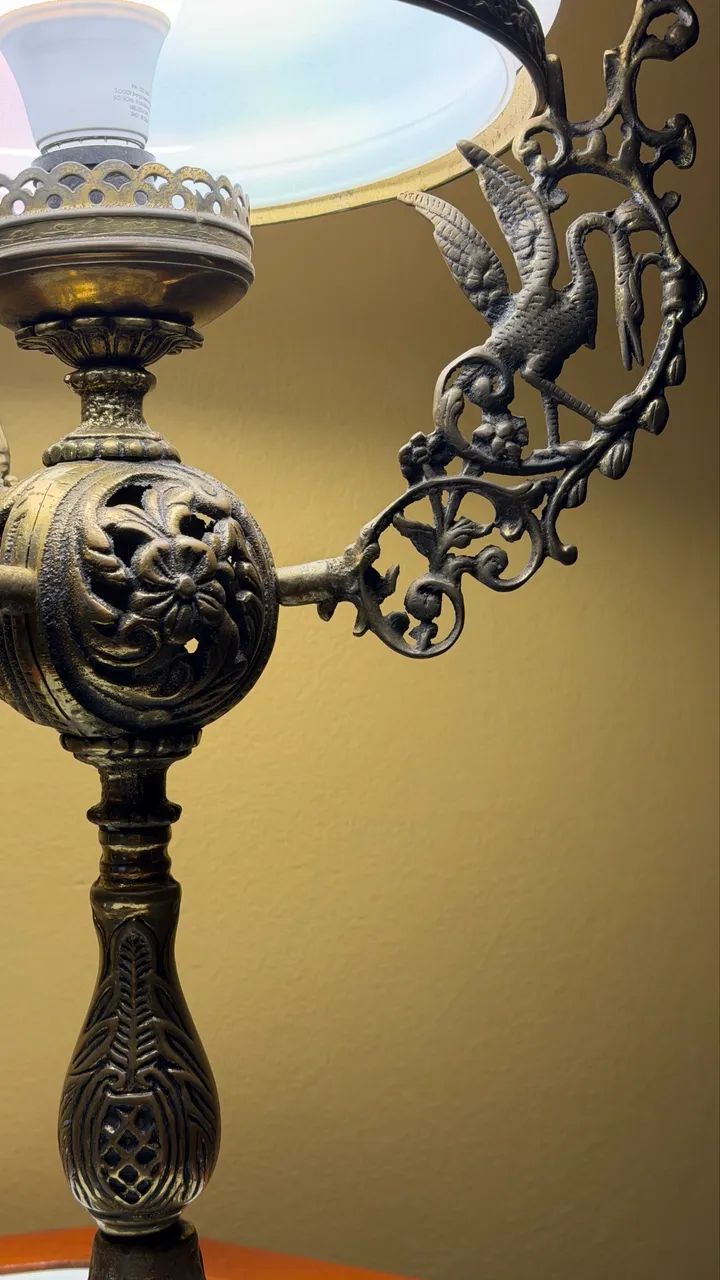 Abajur de Bronze - Cúpula de vidro - Foto 4