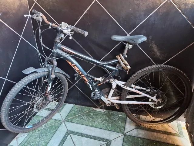 Bicicleta e tênis  - Foto 2