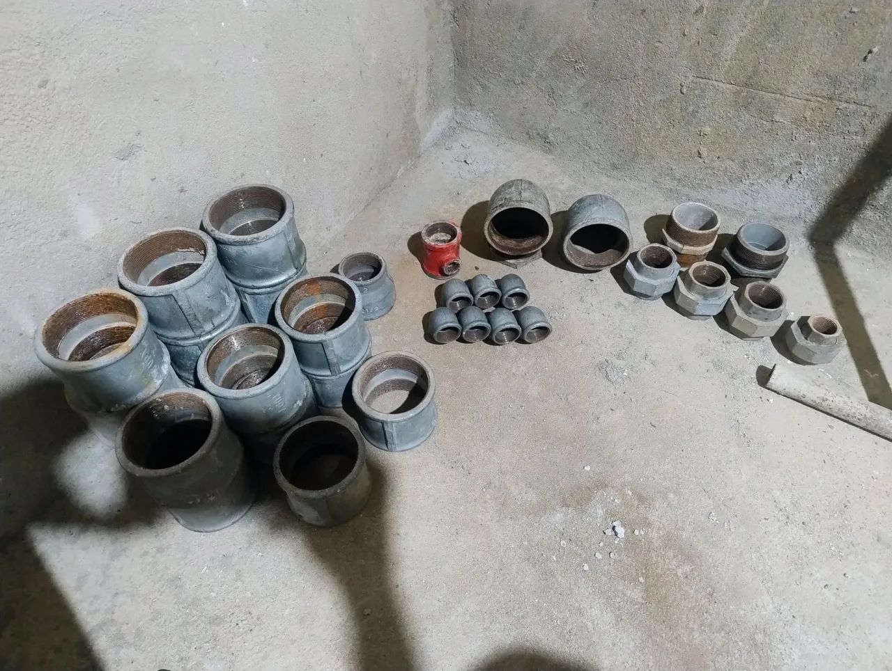 LOT OF GALVANIZED IRON FITTINGS BRAND TUPY - 34 PIECES