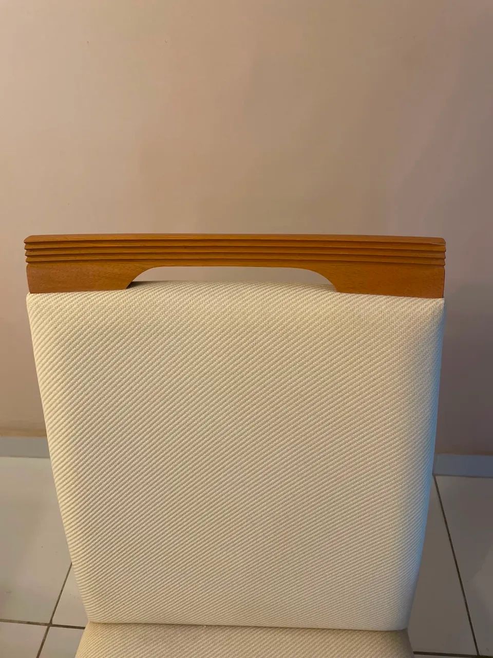 Mesa de madeira com 6 cadeiras - Foto 2