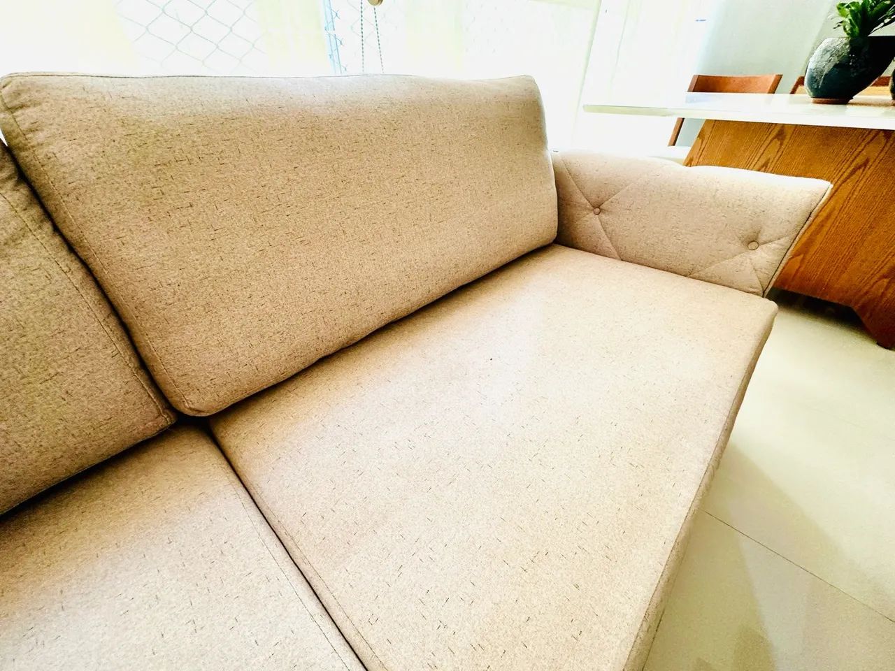 Sofá em linho 4 lugares elegante e atemporal - Foto 2