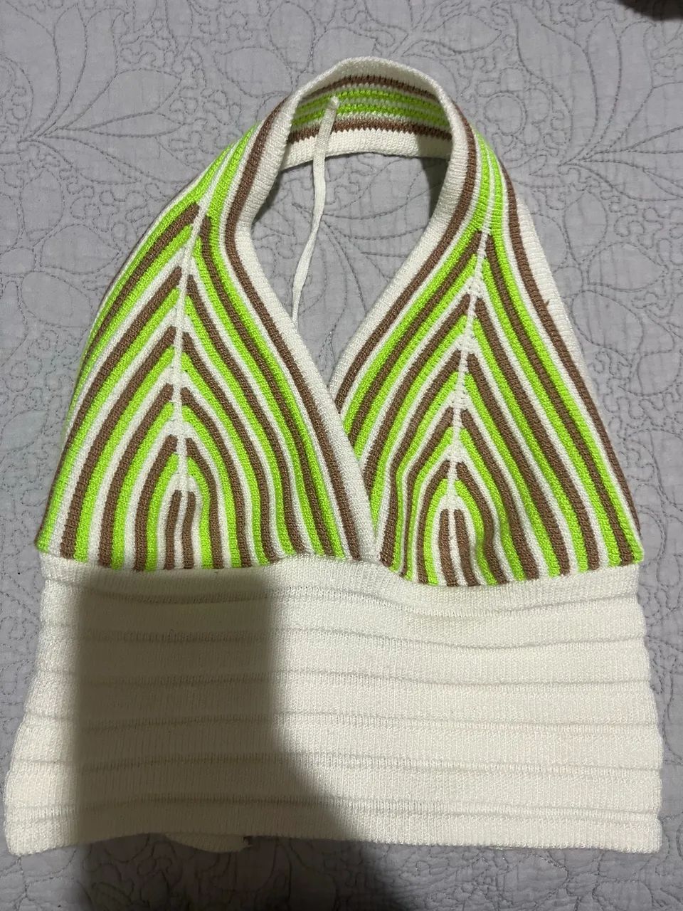 Top cropped tricot listrado verde e marrom - Foto 2