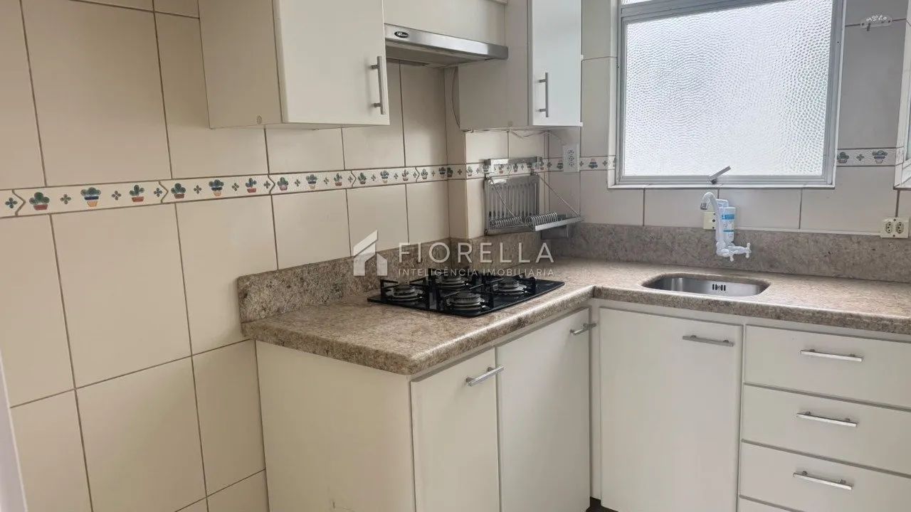 Apartamento com 02 dormitórios a 50m da praia - Coqueiros, Florianópolis. - Foto 3