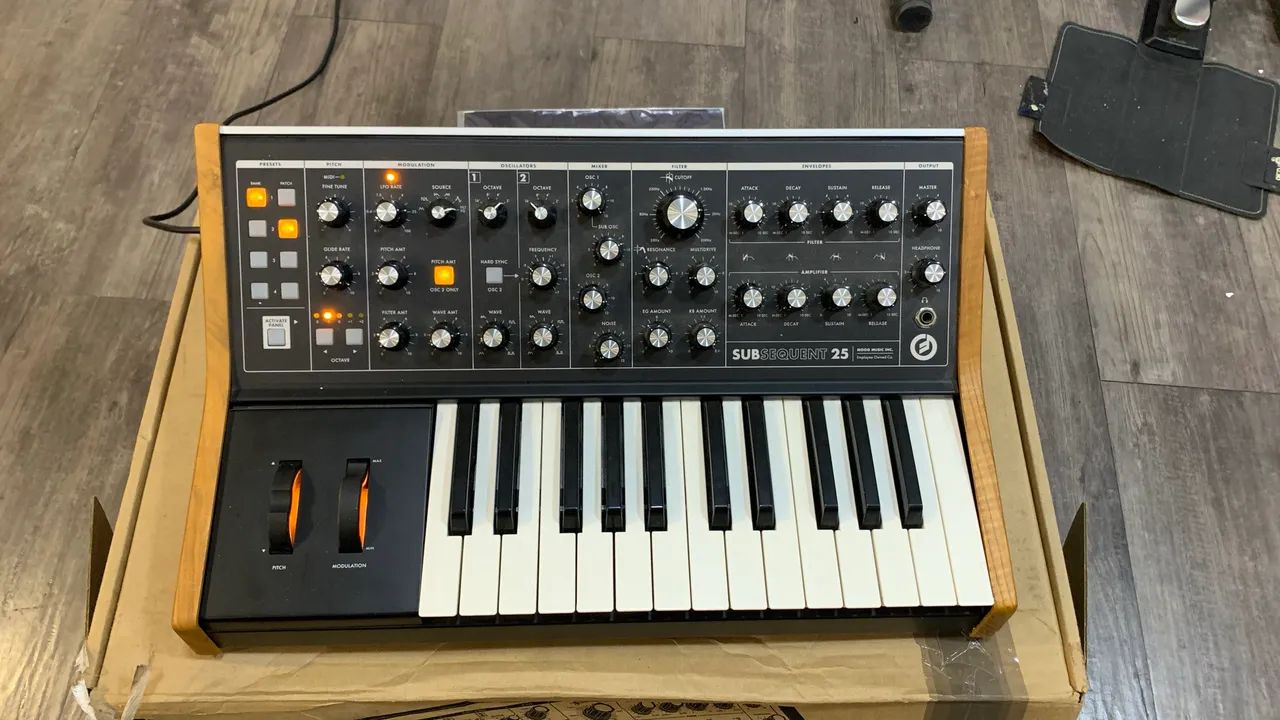 Moog SUB 25  - Foto 2