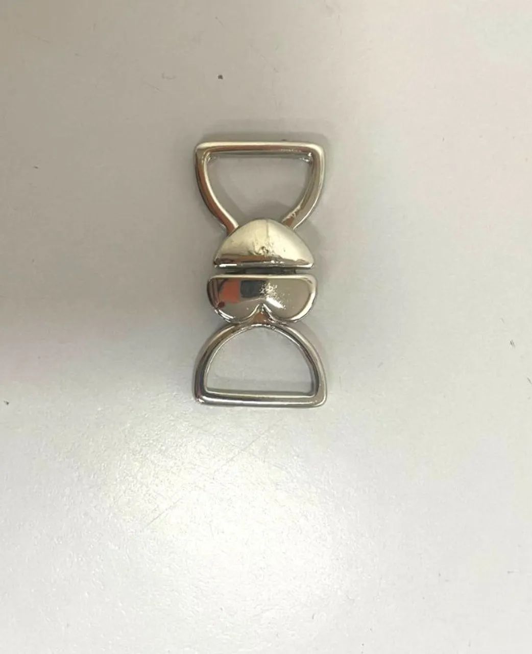 Fivela de metal para roupa