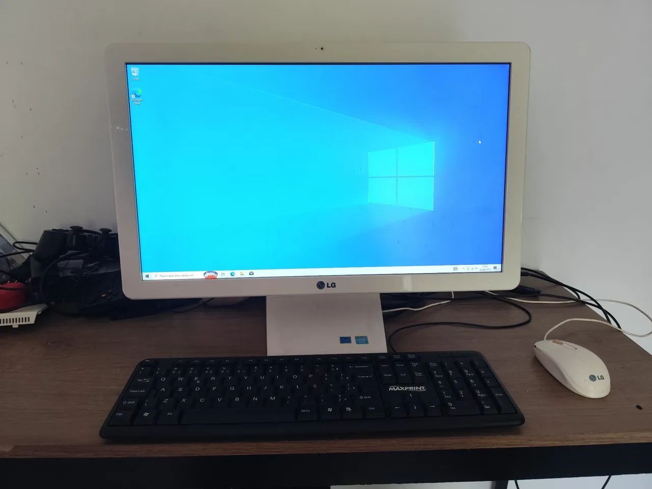 Computador All in One LG 22V240 - SSD 500GB, Intel Celeron, Windows 10