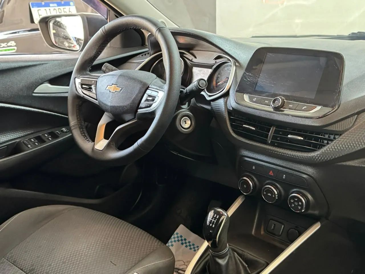 Chevrolet Onix Hatch LT 1.0 12V Flex Mec. 4P, foto 3 de 13