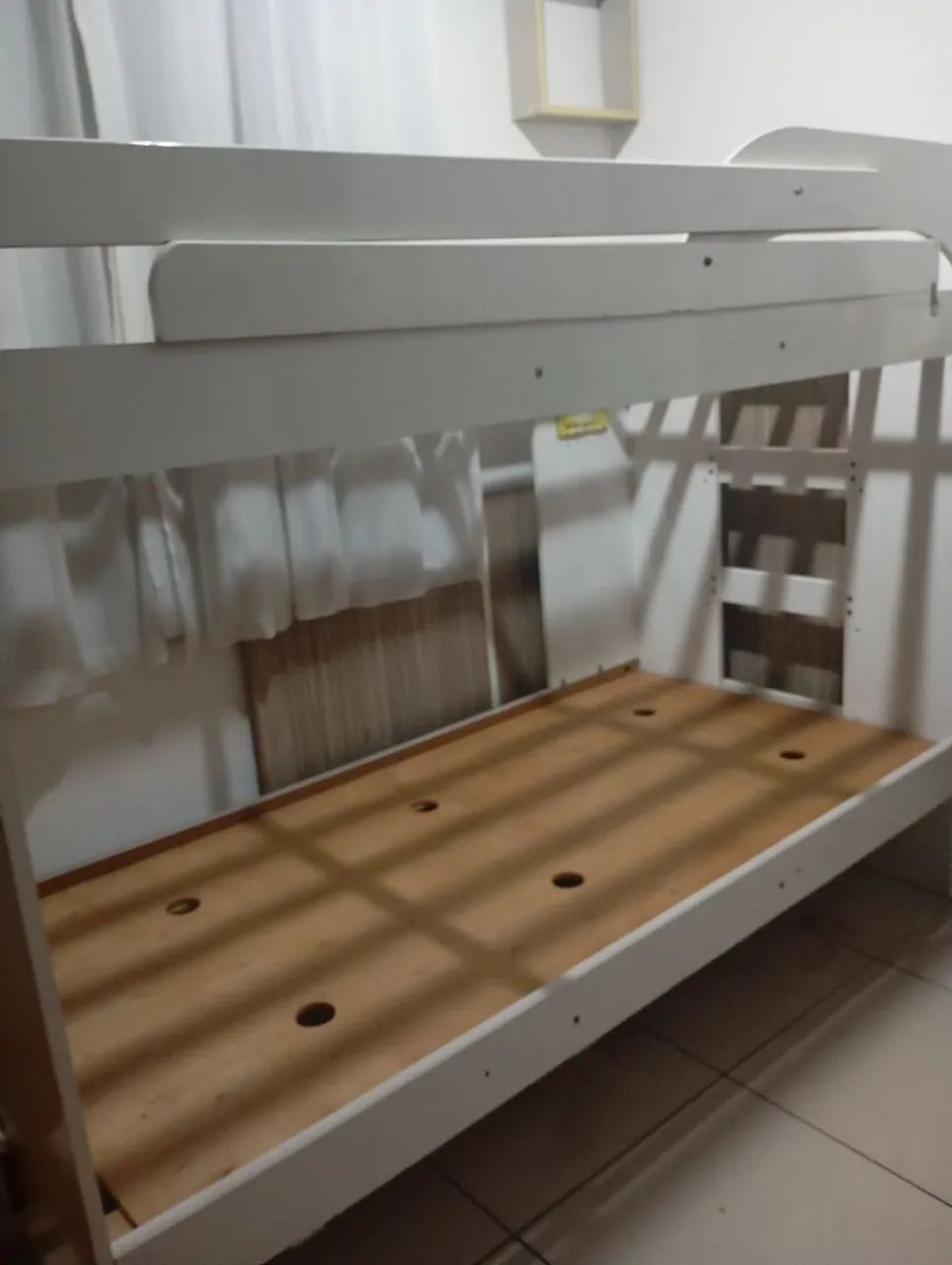 Vendo Cama Beliche, branca , bem conservada,com Colchões  - Foto 4