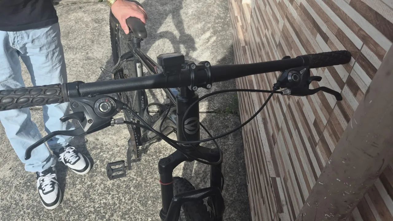 Bicicleta , aluminio , aro 29 com marcha  - Foto 3