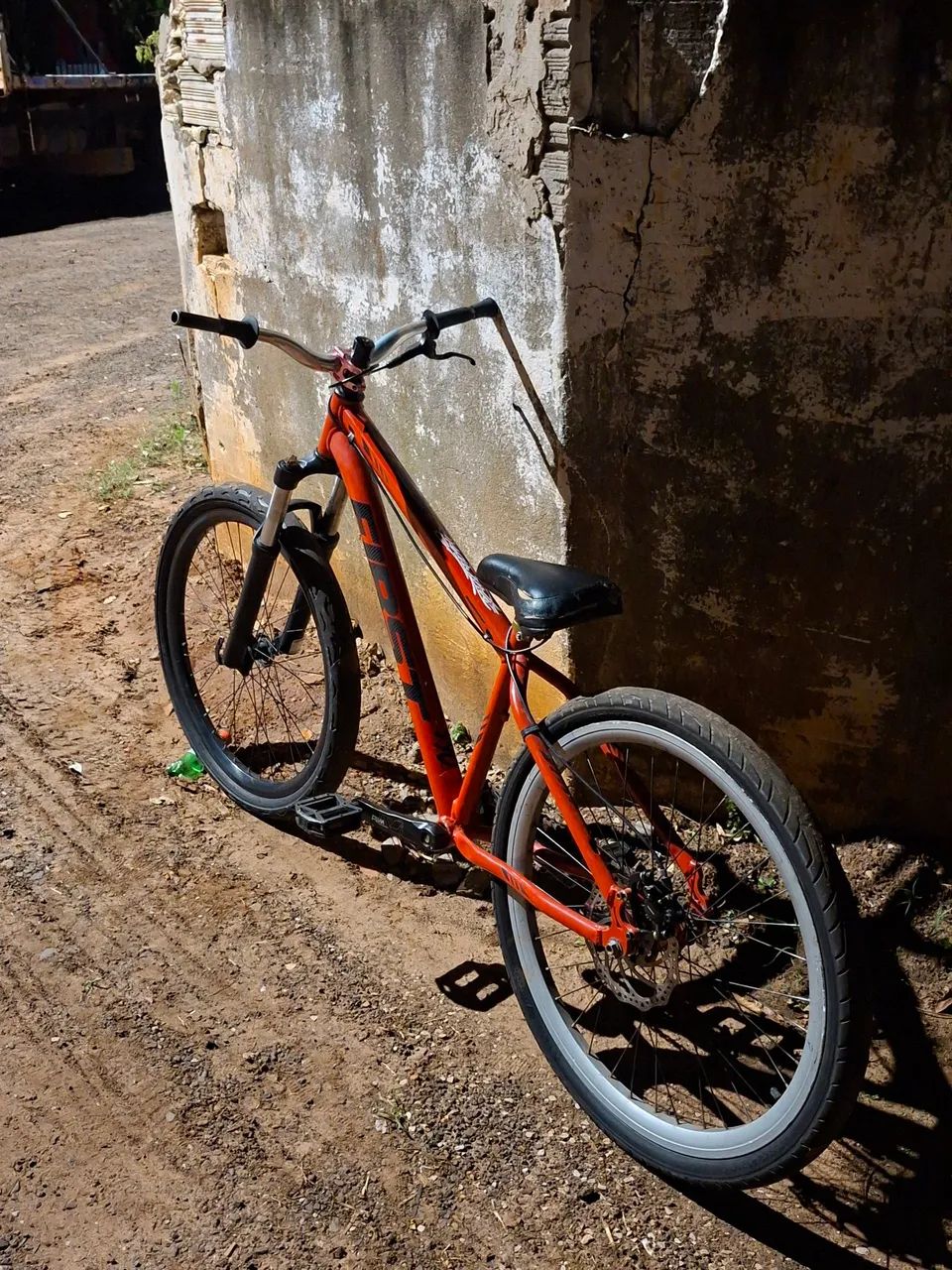 Vendo first, a bike está montada para a modalidade do grau - Foto 5