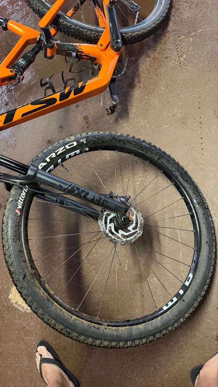 Rodas aro 29 WTB 30 mm cubos XTR  - Foto 4