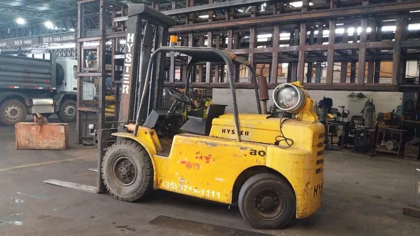 Empilhadeira hyster H70J - 3500 kg - 4,5 mts altura  - Foto 2