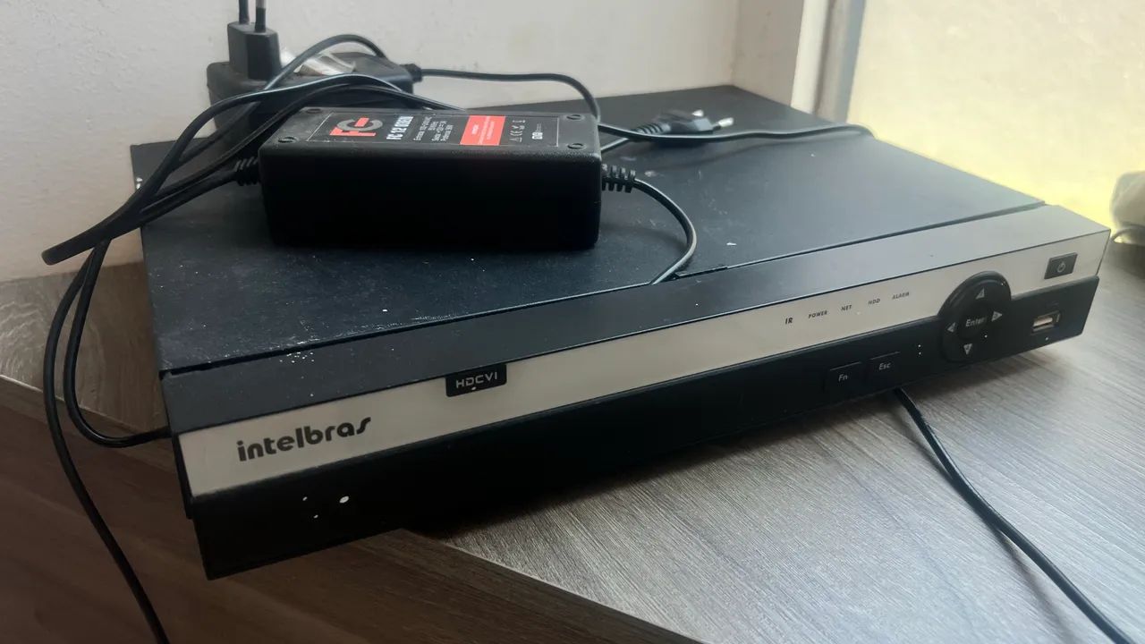 Dvr INTELBRAS com 8 câmeras  FULL Hd 