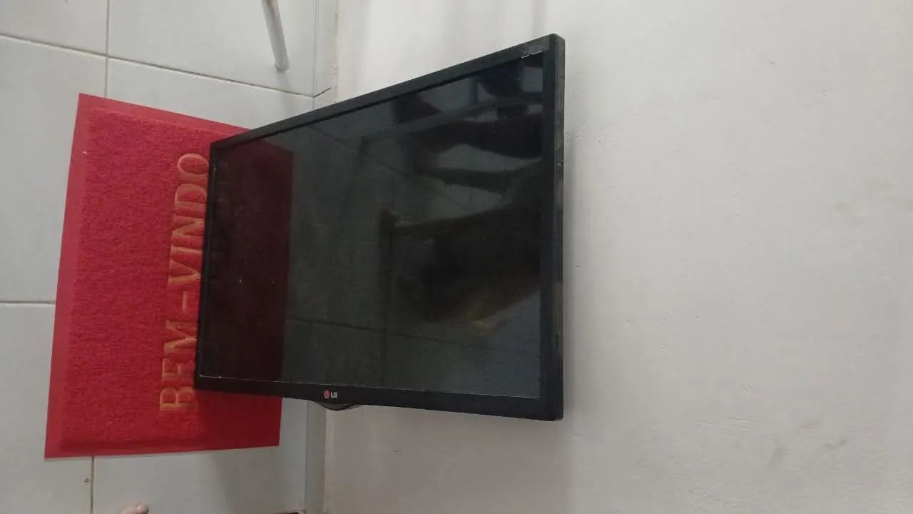 03 Smartv's com defeito, ligam, tela funcionando.  - Foto 3