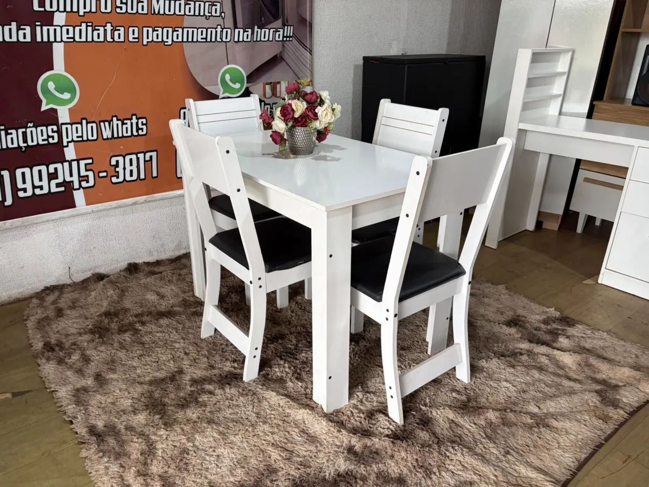 Mesa de jantar com 4 cadeiras (entrego)