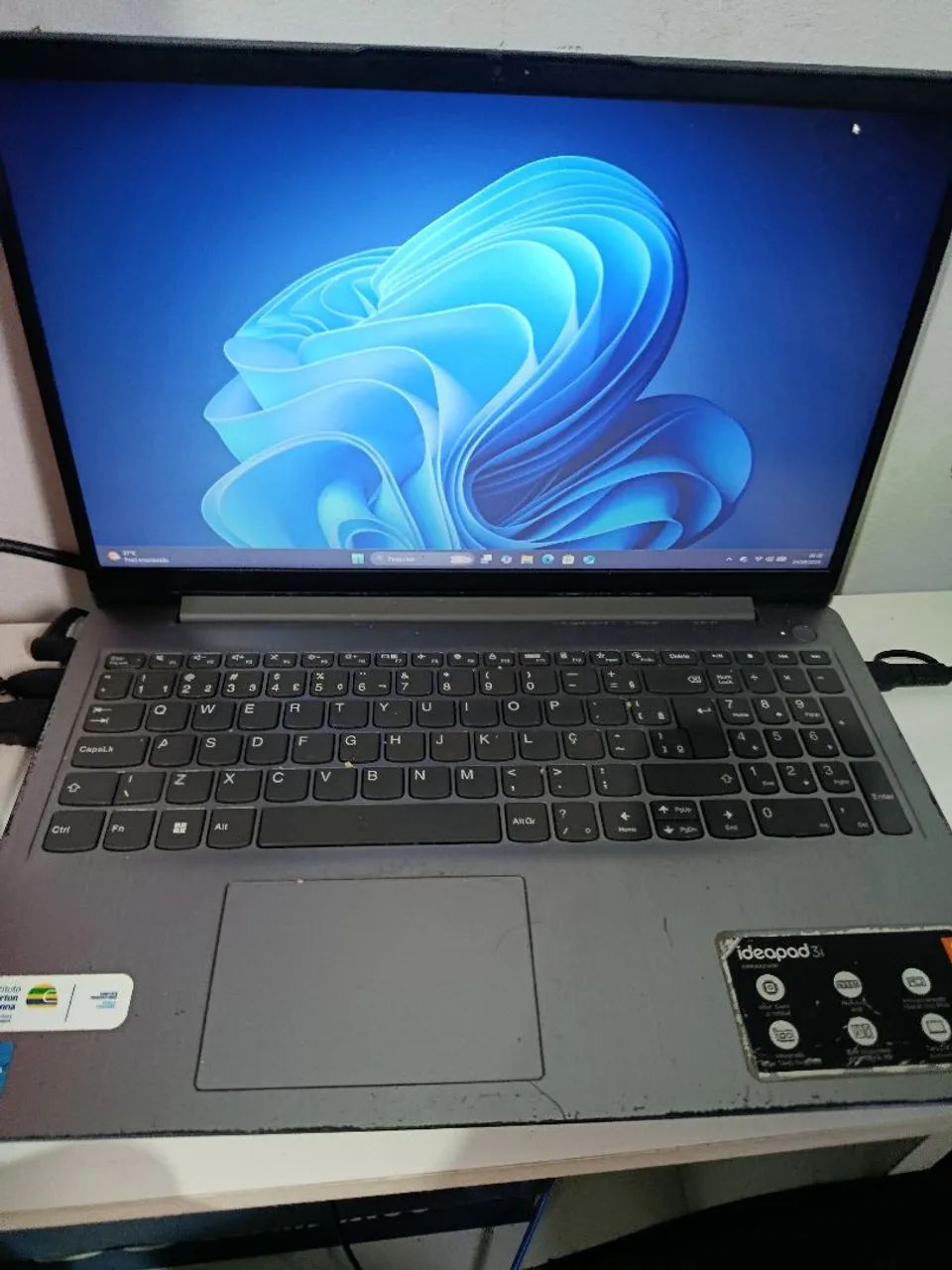 Lenovo 3i core i3 256GB SSD 