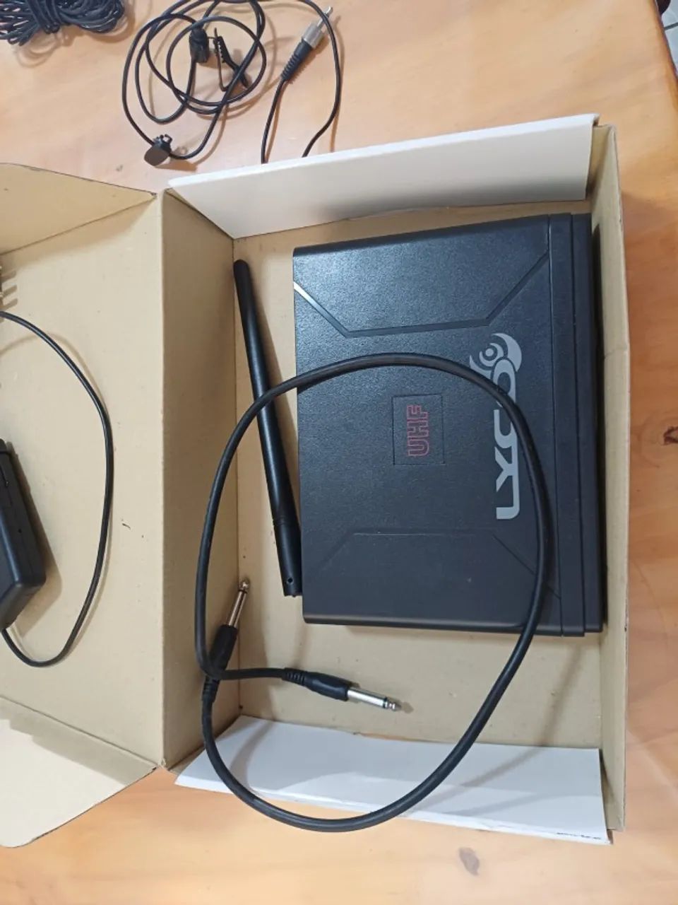 MICROFONE SEM FIO UHF LYCO UHXPRO 01HLI - OTIMO PARA PALESTRAS E CANTO - Foto 2