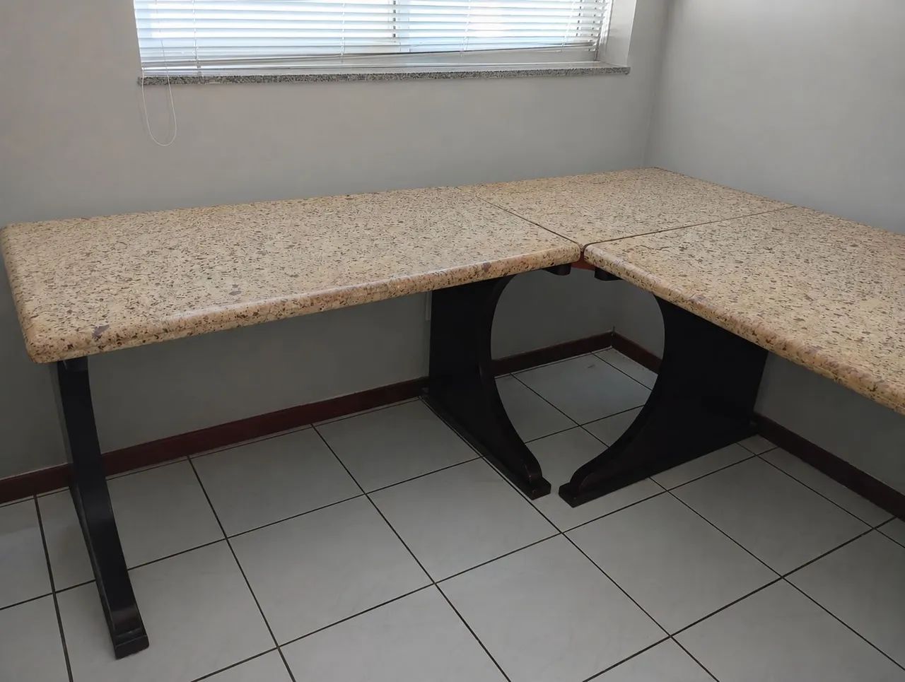 Mesa em L de mármore travertino  - Foto 2
