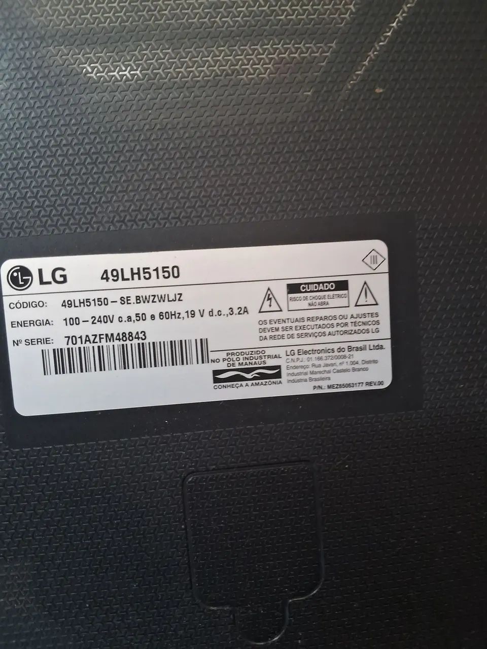 Vendo tv 49 ful hd com pequeno defeito  - Foto 5