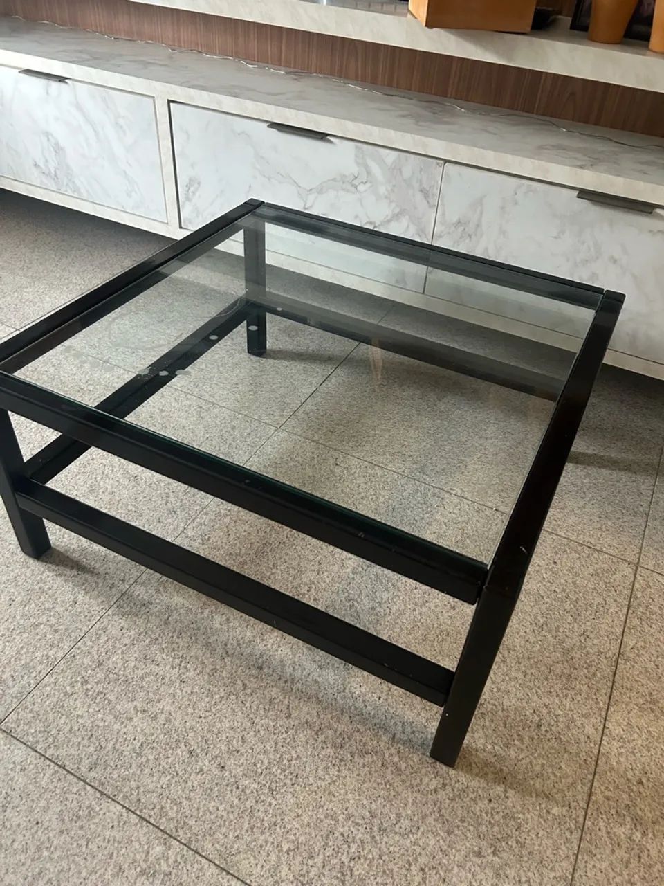 Mesa de centro - Madeira maciça e vidro