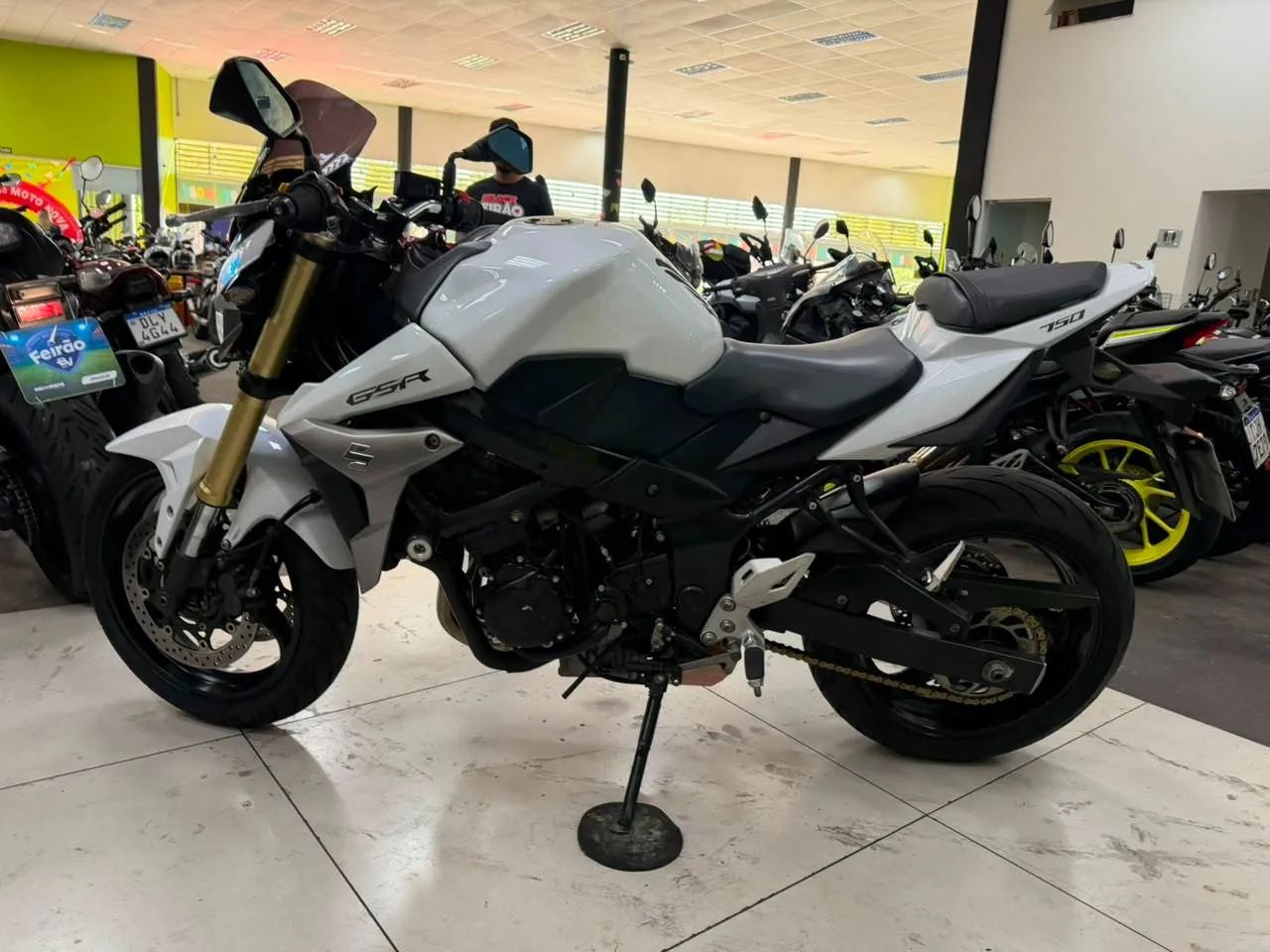 SUZUKI GSR 750 A - Foto 5