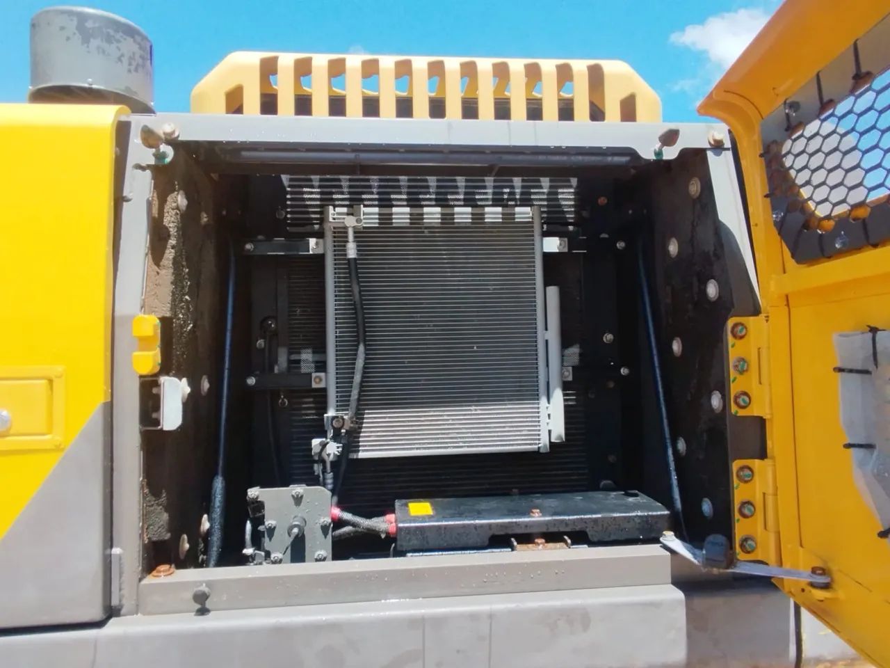 Escavadeira Volvo EC220D ano 2021 - Foto 3