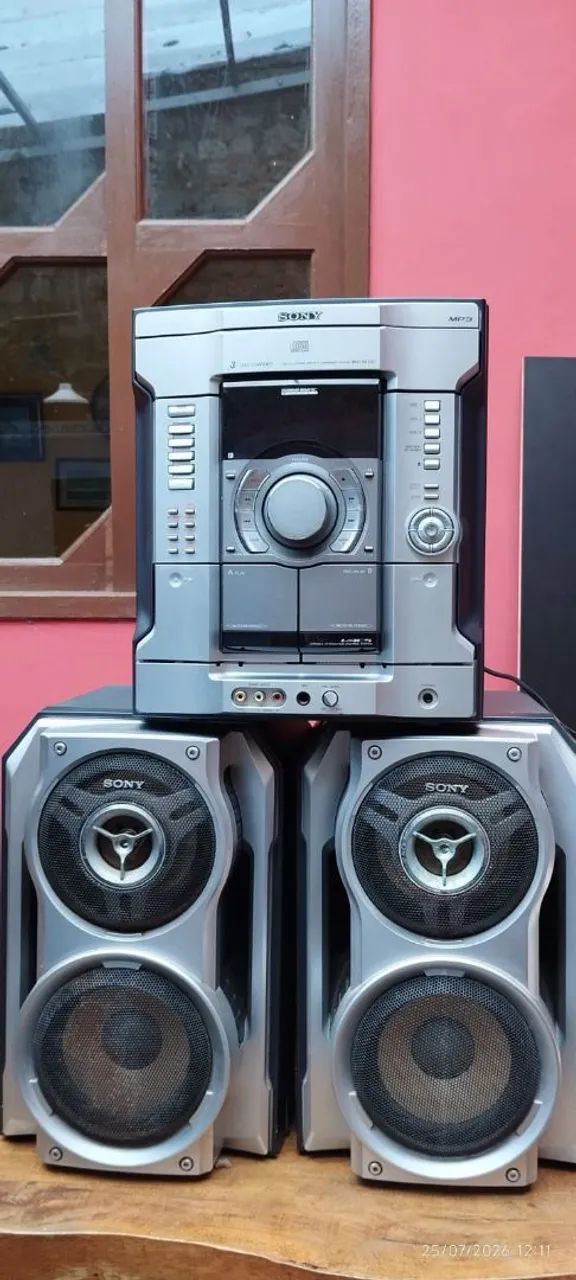 Rádio Sony com caixas